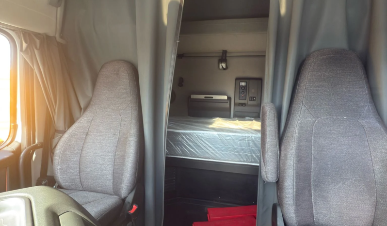 
								2019 Volvo VNL 760  #34 full									