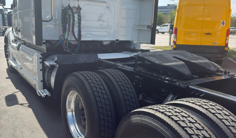 
								2019 Volvo VNL 760  #34 full									