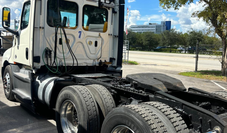 
								2018 Freightliner Day Cab #07 full									