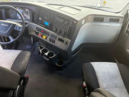 
										2020 Freightliner Cascadia 126″ #23 full									