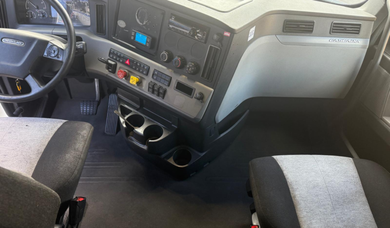 
								2020 Freightliner Cascadia 126″ #23 full									
