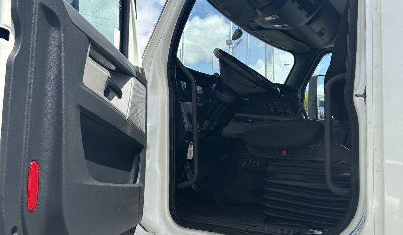 
								2018 Freightliner Day Cab #07 full									