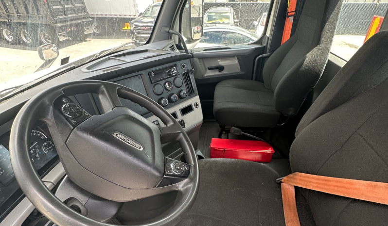 
								2018 Freightliner Day Cab #07 full									