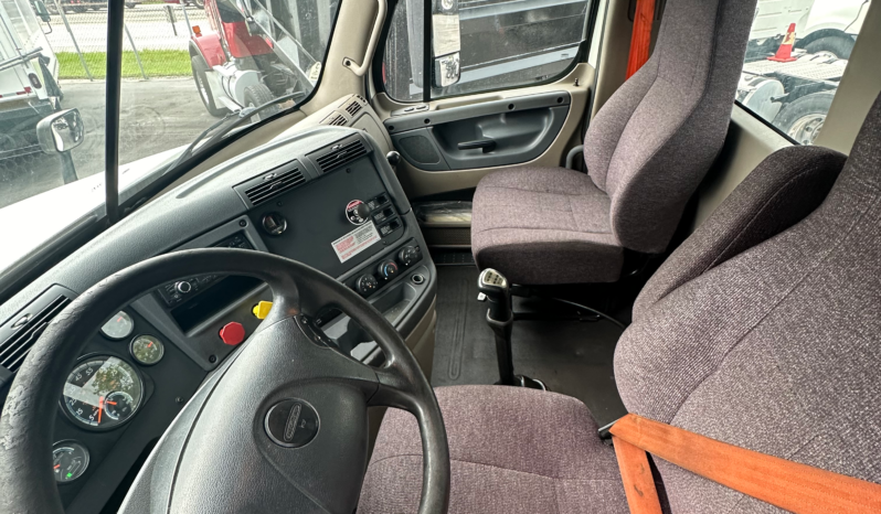 
								2017 Freightliner Day Cab #06 full									