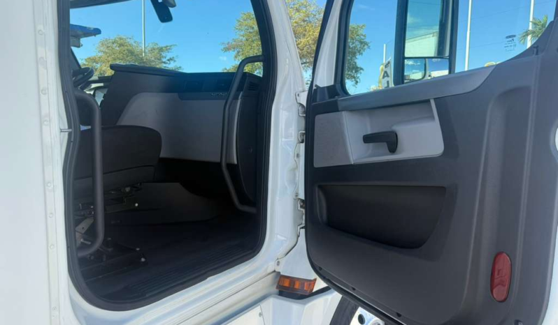 
								2020 Freightliner Cascadia 126″ #100 full									