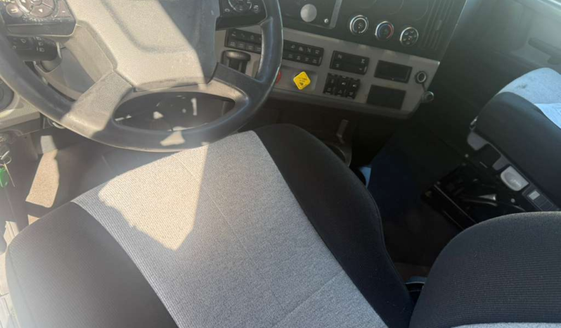 
								2020 Freightliner Cascadia 126″ #100 full									