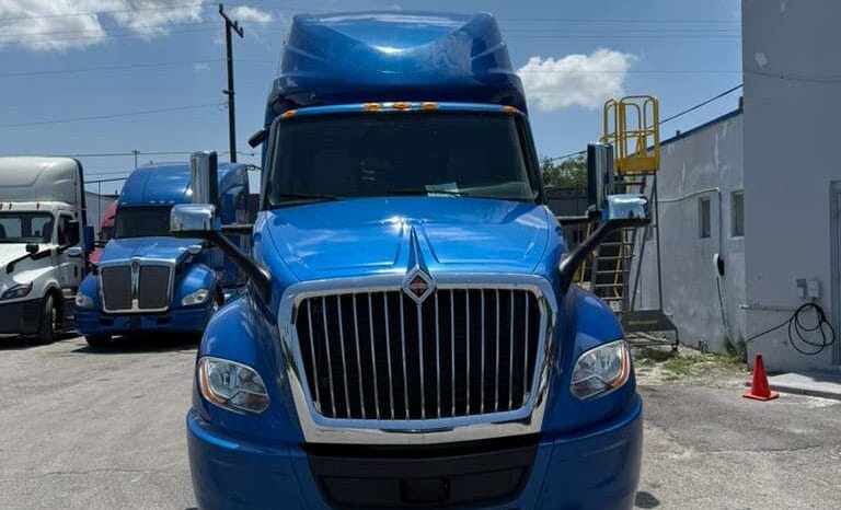 
								2021 International LT625  #A42 full									