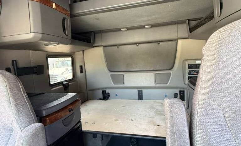 
								2021 International LT625  #A42 full									