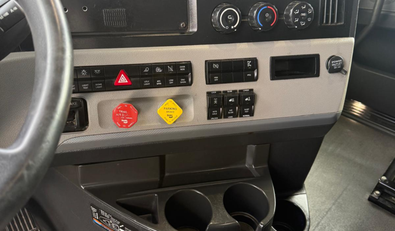 
								2020 Freightliner Cascadia 126″  #A28 full									