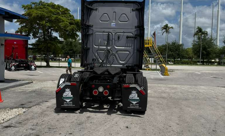 
								2020 Freightliner Cascadia 126′  #A44 full									