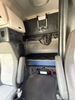 
										2020 Freightliner Cascadia 126′  #A44 full									