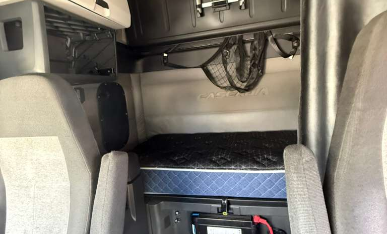
								2020 Freightliner Cascadia 126′  #A44 full									