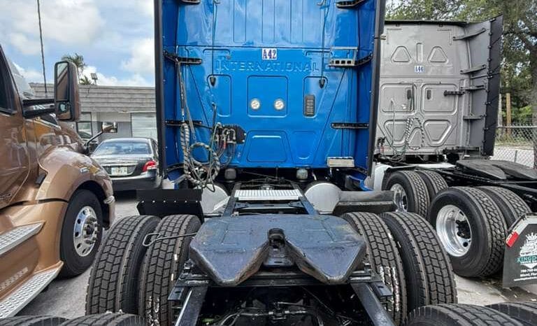 
								2021 International LT625  #A42 full									