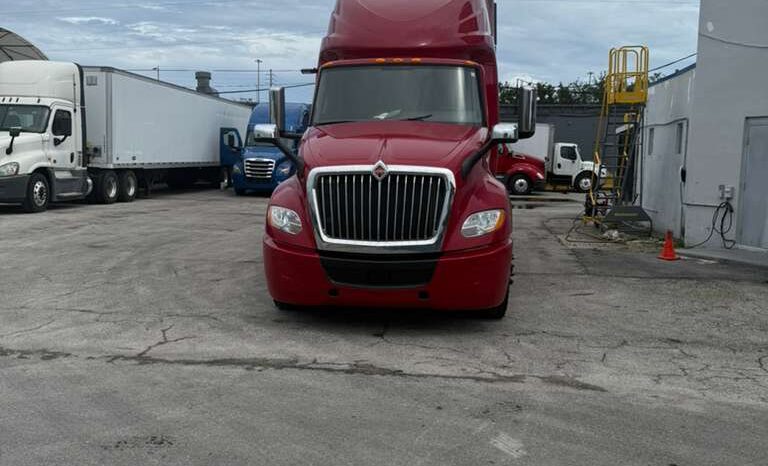 
								2021 International LT625  #A48 full									