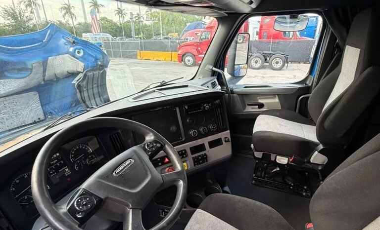 
								2020 Freightliner Cascadia  #A43 full									