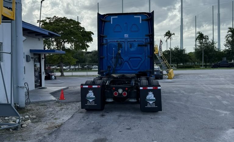 
								2020 Freightliner Cascadia  #A43 full									