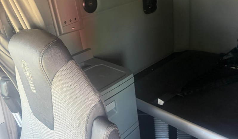 
								2022 Kenworth T680  #A51 full									