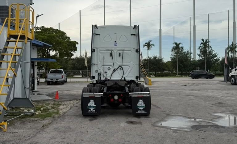 
								2019 Freightliner Cascadia  #A57 full									