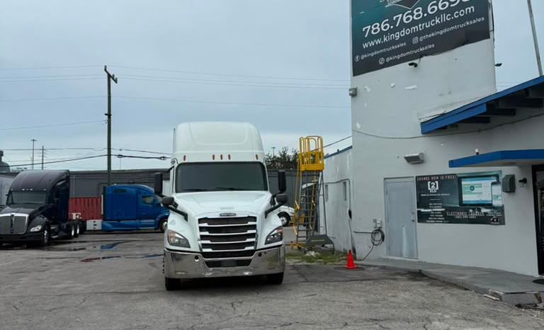 
								2019 Freightliner Cascadia  #A57 full									