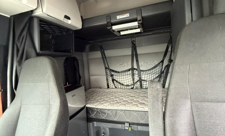
								2019 Freightliner Cascadia  #A57 full									