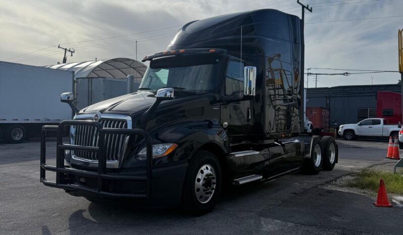 
								2019 International LT625  #A56 full									