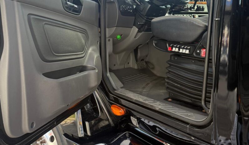
								2019 International LT625  #A56 full									
