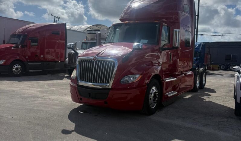 
								2022 International LT625  #A70 full									