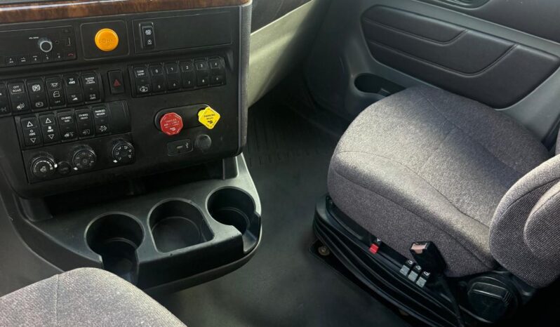 
								2022 International LT625  #A70 full									