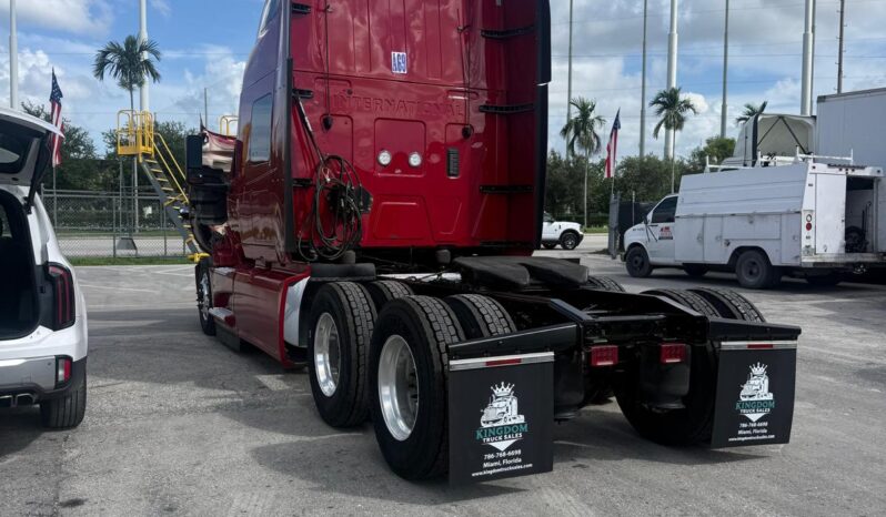 
								2022 International LT625  #A69 full									