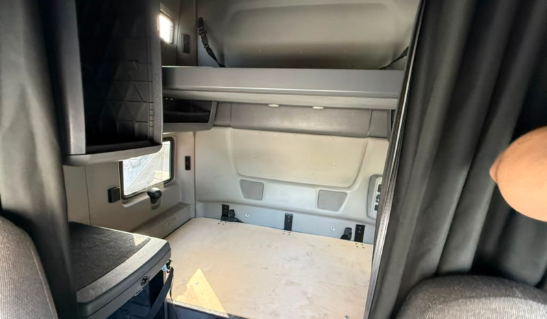 
								2022 International LT625  #A74 full									
