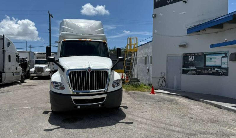 
								2022 International LT625  #A75 full									