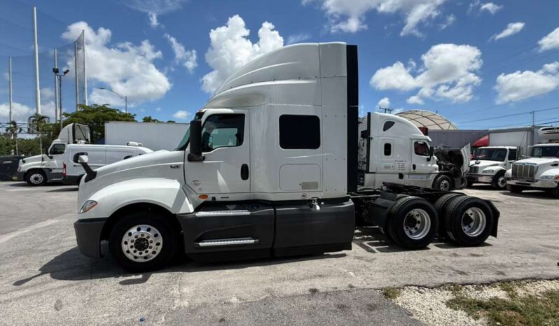 
								2022 International LT625  #A75 full									