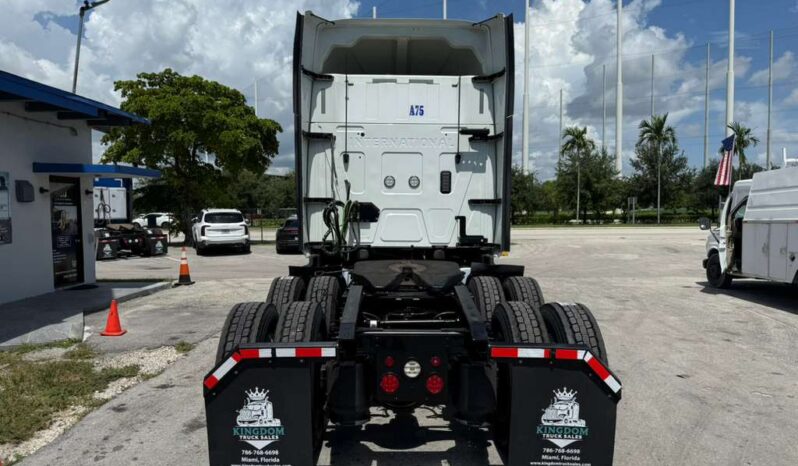 
								2022 International LT625  #A75 full									