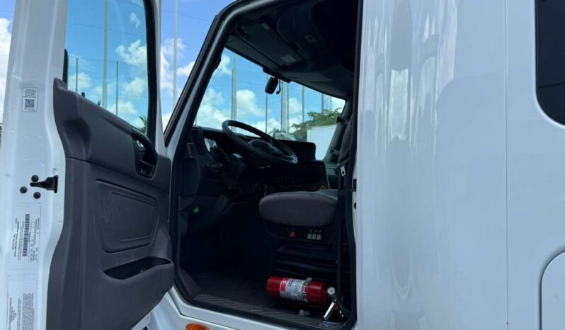 
								2022 International LT625  #A75 full									